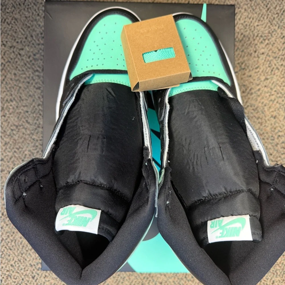 Jordan 1 Retro High OG Green Glow Sneakers Black and Mint - Picture 2 of 5